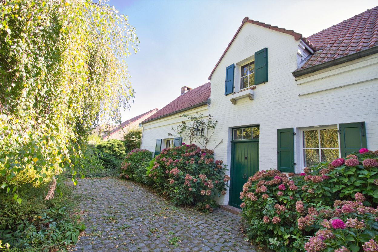 Walhain: Villa 5 chambres à rénover sur grand terrain arboré