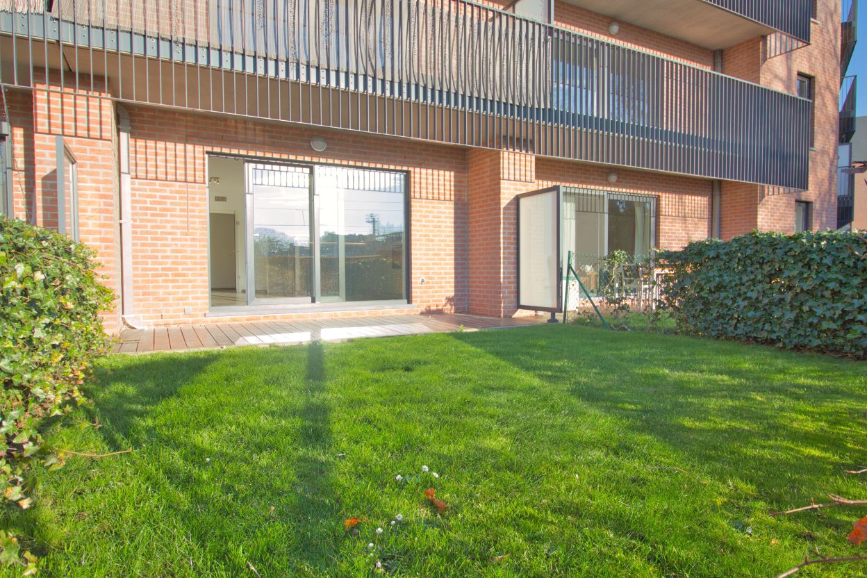 Gembloux: location appart 2 chambres avec jardin cave et parking