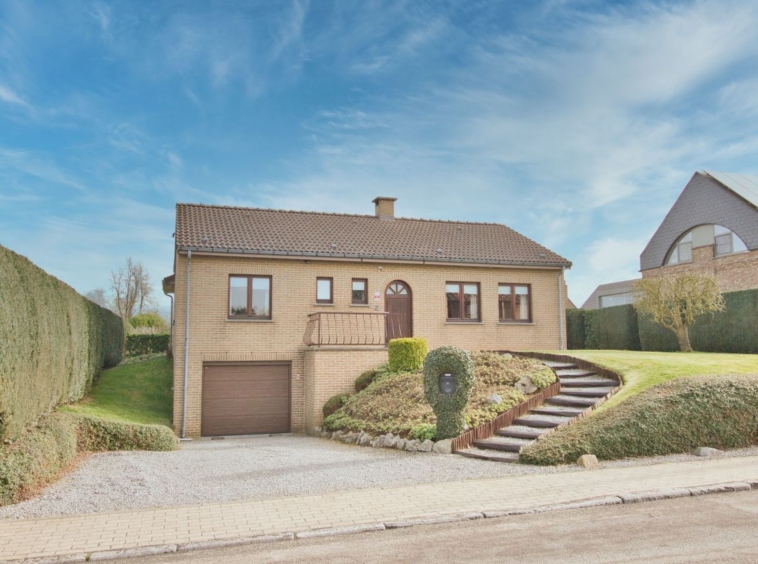 A VENDRE Sombreffe villa bungalow 3 chambres + cave et garage 2 voitures