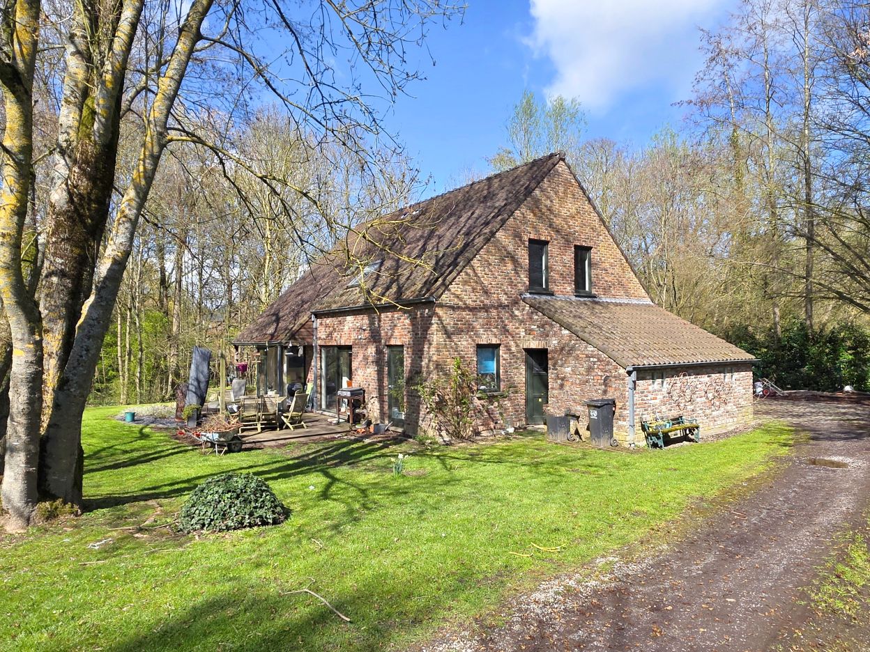 Chastre: A vendre Villa 3 chambres et bureau au bout d'un terrain de fond de 25 ares